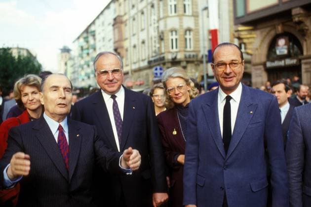 Präsident Francois Mitterand (li. FRA) und Bundeskanzler Helmut Kohl (GER CDU) zusammen mit Premierminister Jacques Chirac (re. FRA Bürgermeister Paris)