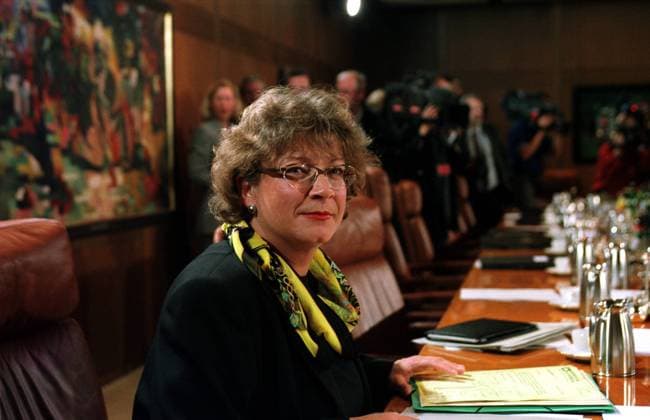 Andrea Fischer (GER Bündnis 90 Die Grünen Bundesgesundheitsministerin) anlässlich der ersten Kabinettssitzung der neuen Bundesregierung in Bonn