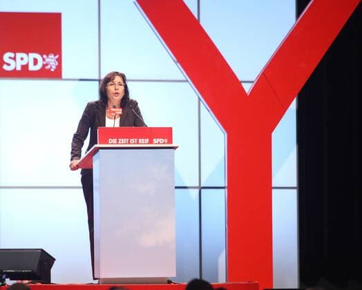 Andrea Ypsilanti (GER SPD-Landesvorsitzende Hessen) anlässlich des SPD-Landesparteitags in Wiesbaden