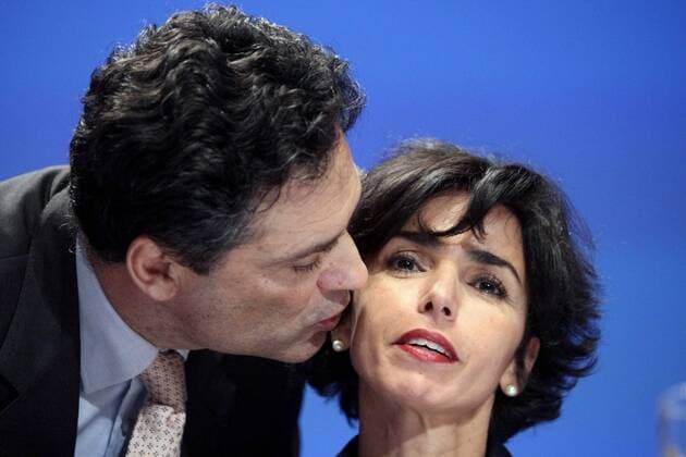 Patrick Devedjian (FRA UMP) begrüßt Justizministerin Rachida Dati (FRA UMP) anlässlich einer Sitzung des Nationalrats der UMP in Paris - 