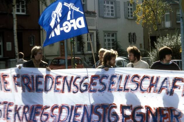 Kriegsdienstgegner demonstrieren gegen die Nachrüstung in Bonn