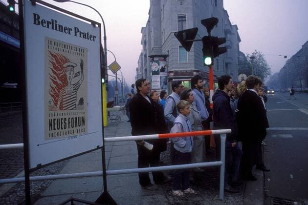 Plakat an der Schönhauser Alle Ecke Pappelallee in Berlin-Prenzlauer Berg wirbt für das Gründungstreffen des Neuen Forum