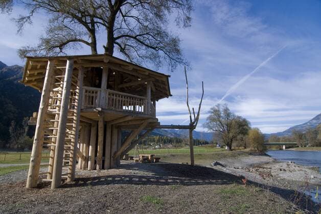 IMAGO Creative, Leben im Bamhaus Aussichtsplattform an der Drau bei Dellach in Tirol - Österreich