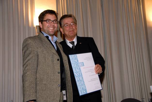 Schriftsteller Maximilian Dorner (li.) und Thomas Goppel (GER CSU Wissenschaftsminister Bayern) anlässlich der Ehrung Dorners mit dem Bayerische Kunstförderpreis für Literatur in München