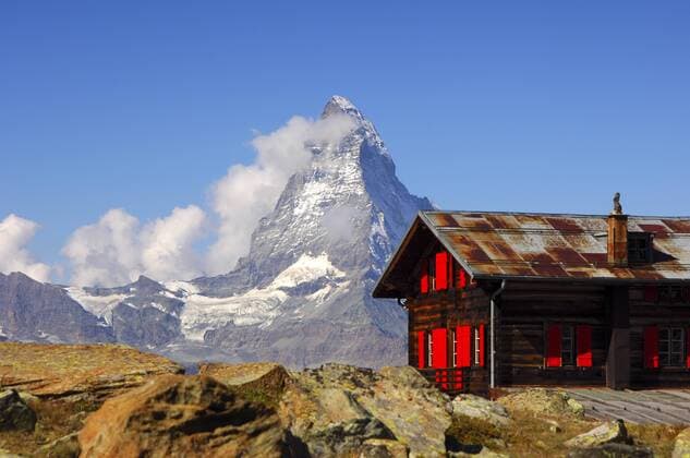 Berghaus Flue vor dem Matterhorn (iblguf00558411)