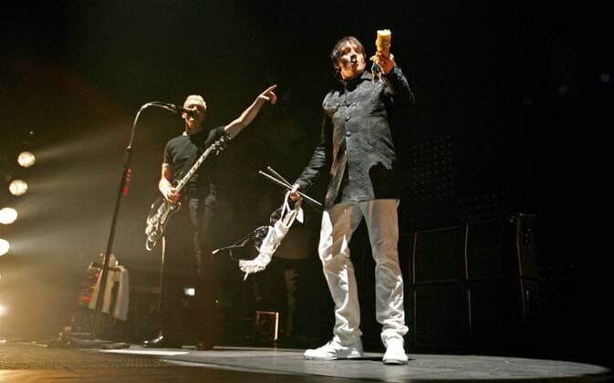 Sänger und Gitarrist Farin Urlaub (li.) und Schlagzeuger Bela B. (beide GER Die Ärzte) während eines Auftrittes in Leipzig anlässlich der - Es wird eng - Tour 2007