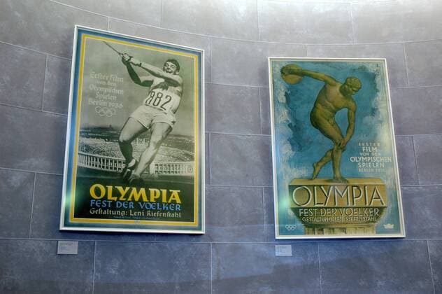 Plakate des Propaganda-Films - Olympia: Fest der Völker - von Regisseurin Leni Riefenstahl im Filmmuseum am Potsdamer Platz in Berlin