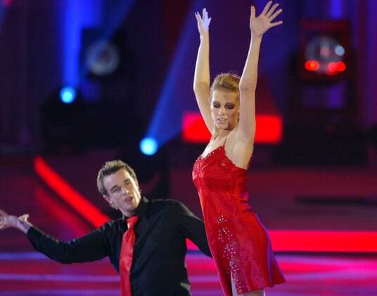 Model Yvonne Schröder und Eiskunstläufer Paul Pradel anlässlich der Show - Stars auf Eis - im Europa-Park Rust