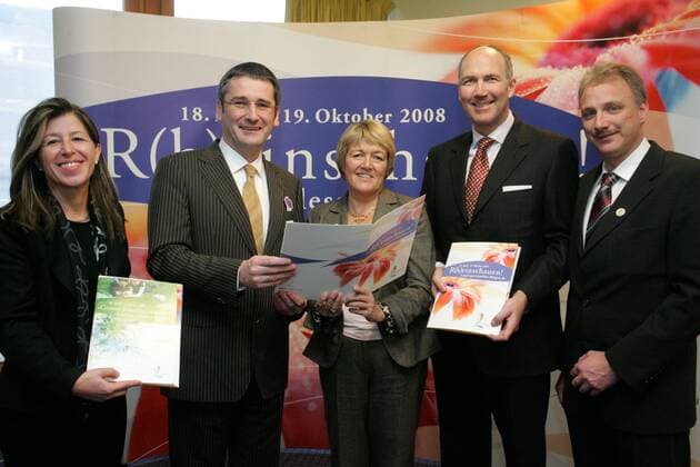 V.l.n.r.: Ute Hangen (Geschäftsführerin Landesgartenschau GmbH), Hendrik Hering (Deutschland SPD Wirtschaftsminister Rheinland-Pfalz), Birgit Collin-Langen (Deutschland CDU Oberbürgermeisterin Bingen), Gerhard Bukenberger (Aufsichtsratsvorsitzender Landesgartenschau GmbH) und Matthias Schmauder (Geschäftsführer Landesgartenschau GmbH) anlässlich einer Pressekonferenz zur Landesgartenschau 2008 in Bingen