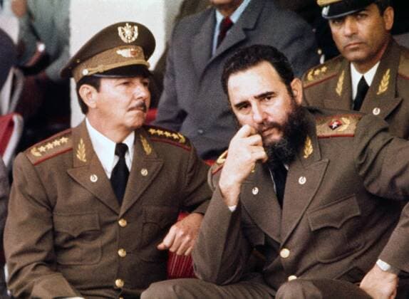 Präsident Fidel Castro (re.) und Bruder Raul Castro (beide Kuba) -  (ark02231977703)