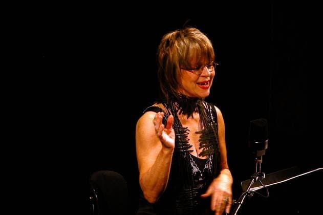 Schauspielerin Cornelia Froboess während der Aufführung des Programms - Lieder-liches mit Cornelia Froboess -