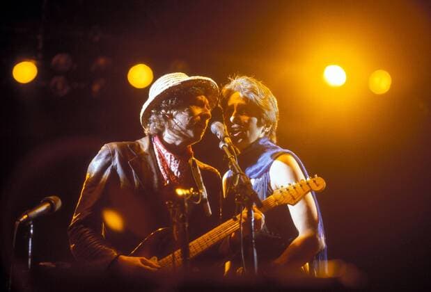 Sänger Bob Dylan und Joan Baez während eines gemeinsamen Konzerts im Olympiastadion in München