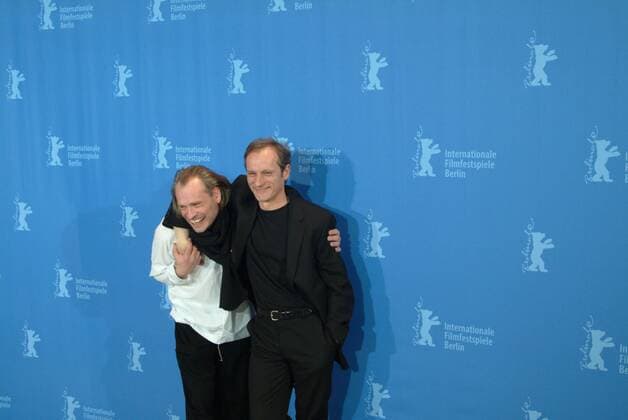 Schauspieler Johannes Krisch (li.) zusammen mit Regisseur Götz Spielmann während eines Pressetermins zu dem Film - Revanche - anlässlich der 58. Internationalen Filmfestspiele in Berlin