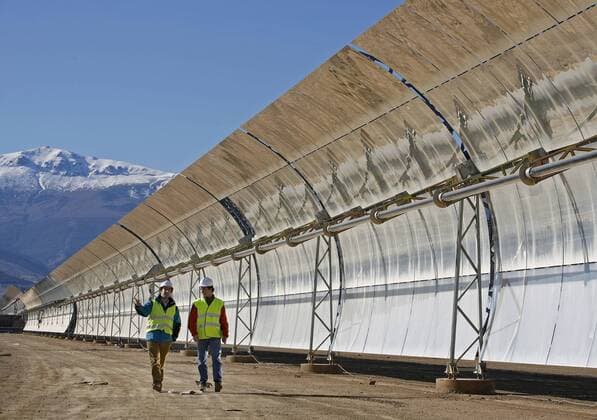 IMAGO Nature: Unsere Erde, Energiequellen, Solarthermie Solarthermische Parabolrinnen des Kraftwerks AndaSol 1 bei Granada, Spanien