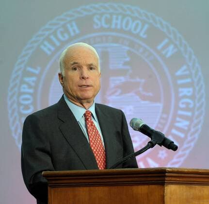Präsidentschaftskandidat John McCain (USA Republikaner Senator Arizona) anlässlich einer Wahlkampfveranstaltung in Alexandria (Virginia) -  WAP2008040101