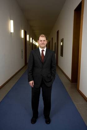Arbeitsminister Olaf Scholz (Deutschland SPD) während eines Interviews in Berlin