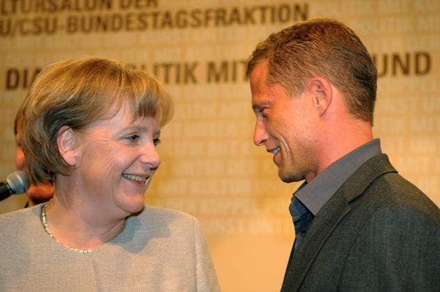 Schauspieler Til Schweiger und Bundeskanzlerin Angela Merkel (Deutschland CDU) beim Ersten Kultursalon der CDU CSU im Deutschen Reichstag in Berlin