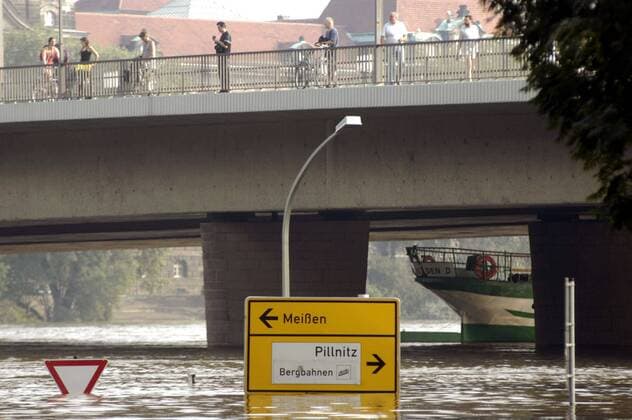 Land unter - Hochwasser der Elbe in Dresden