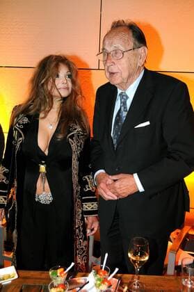 Sängerin LaToya Jackson und Hans Dietrich Genscher (Deutschland FDP) während des Oberpollinger Media Get Together in München