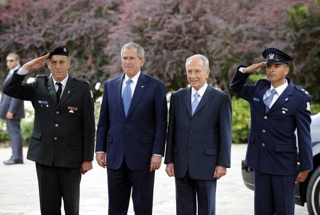 Präsident George W. Bush (Mitte li., USA) und Präsident Shimon Peres (Mitte re., Israel) in Jerusalem 