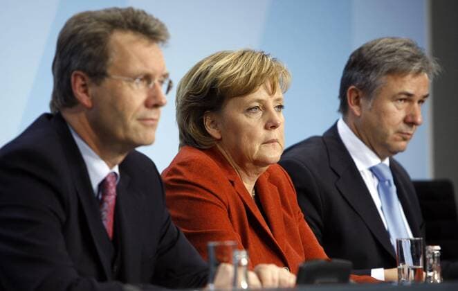 Bundeskanzlerin Angela Merkel (Deutschland CDU), Klaus Wowereit (re., Deutschland SPD Regierender Bürgermeister Berlin) und Christian Wulff (Deutschland CDU Ministerpräsident Niedersachsen) in Berlin