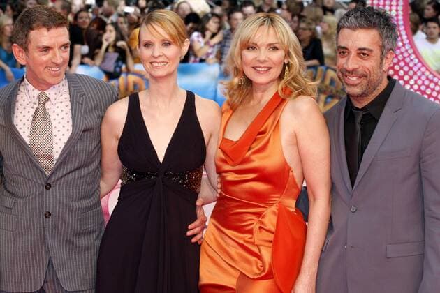 V.l.n.r.: Regisseur Michael Patrick King, die Schauspielerinnen Cynthia Nixon und Kim Cattrall sowie Filmproduzent John Melfi anlässlich der Premiere von - Sex and the City - in Berlin