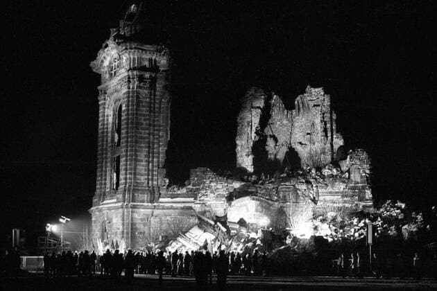 Gedenkfeier am 40. Jahrestag der Bombardierung Dresdens an der zerstörten Frauenkirche