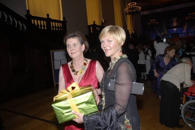 Helga Rabl-Stadler (li., Präsidentin Direktorium Salzburger Festspiele) und Barbara Bonney anlässlich des 60. Geburtstags von Frau Rabl-Stadler in Salzburg