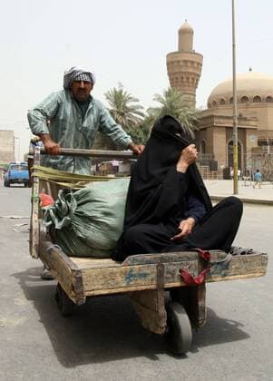 Einheimische im Stadtzentrum von Bagdad -  - BAG2008062313
