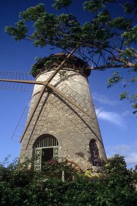 Zuckerrohrmühle in St. Anne - Kaimaninseln in der Karibik