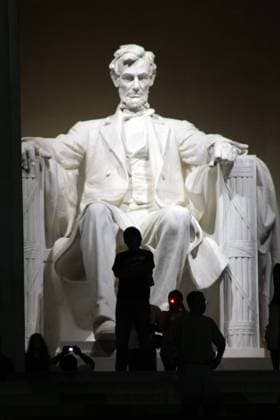 Abraham Lincoln Statue im Lincoln Memorial in Washington DC -  (WAP200807025022)