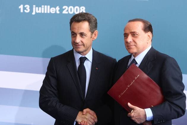Präsident Nicolas Sarkozy (li. Frankreich) trifft Präsident Silvio Berlusconi (Italien) anlässlich der Konferenz zur Mittelmeer Union in Paris - 