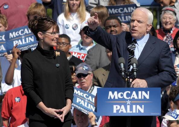 Präsidentschaftskandidat John McCain (USA Republikaner) und Vizepräsidentschaftskandidatin Sarah Palin (USA Republikaner) anlässlich einer Wahlkampfveranstaltung in Fairfax -  WAP2008091014