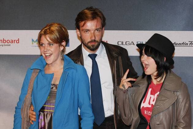 Schauspieler Felicitas Woll (li.), Lucas Gregorowicz und Anna Fischer anlässlich der Filmpremiere von - Wir sind das Volk - in Berlin