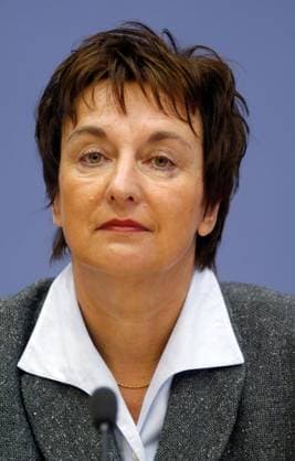 Justizministerin Brigitte Zypries (Deutschland SPD) anlässlich der Bundespressekonferenz zum Gesetzesentwurf - Enforcement - in Berlin