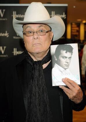 Schauspieler Tony Curtis während der Präsentation seiner Autobiographie - American Prince - in London -  - LON20081021107