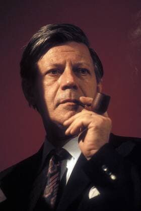 Bundeskanzler Helmut Schmidt (Deutschland SPD) mit Pfeife