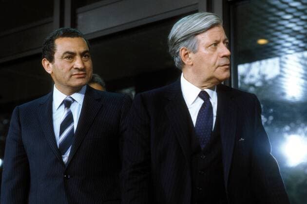 Bundeskanzler Helmut Schmidt (Deutschland SPD) neben Präsident Hosni Mubarak (li., Ägypten) anlässlich eines Treffens in Bonn