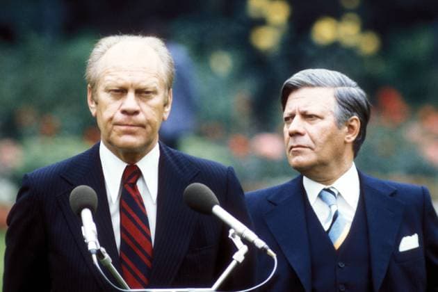 Bundeskanzler Helmut Schmidt (re., Deutschland SPD) neben Präsident Gerald Ford (li., USA) anlässlich des NATO-Gipfeltreffens in Brüssel