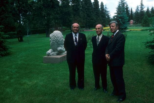 V.l.n.r.: Ministerpräsident Süleyman Demirel, Präsident Fahri Korutürk (Türkei) und Bundeskanzler Helmut Schmidt (Deutschland SPD) während eines Treffens in Ankara