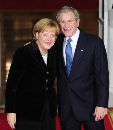 Präsident George W. Bush (re., USA) empfängt Bundeskanzlerin Angela Merkel (Deutschland CDU) anlässlich des G20-Weltfinanzgipfels in Washington DC - 