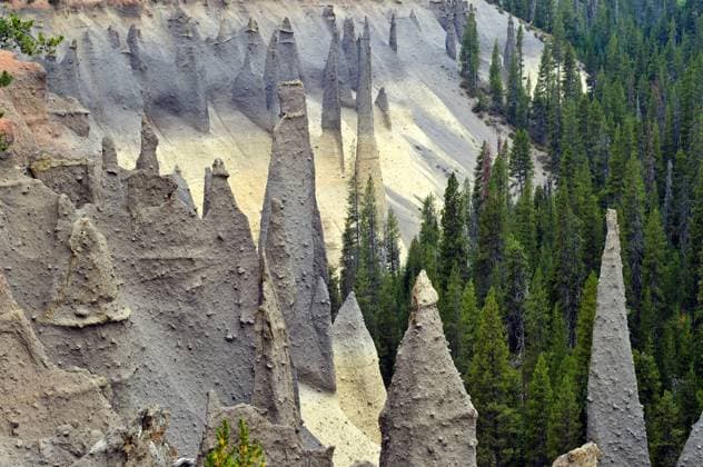 Pinnacles im Crater Lake Nationalpark im Crater Lake Nationalpark in Oregon - USA (ibxgzs00988656)