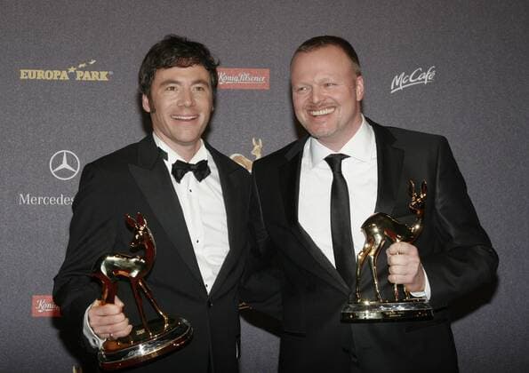 Schauspieler Michael Bully Herbig (li.) und Moderator Stefan Raab als stolze Preisträger der Bambi-Verleihung 2008 in Offenburg
