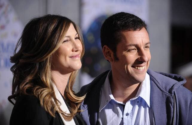 Schauspieler Adam Sandler und seine Ehefrau Jackie anlässlich der Filmpremiere von - Bedtime Stories - in Los Angeles  (LAP20081218105)
