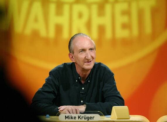 Komiker Mike Krüger während der SWR-Fernsehshow - Sag die Wahrheit - in Baden-Baden