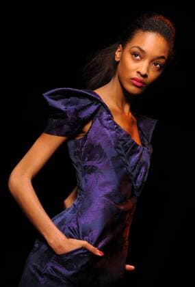 Model Jourdan Dunn präsentiert Mode der Herbst Winter-Kollektion der Designerin Vivienne Westwood auf der London Fashion Week -  (LON20090221110)