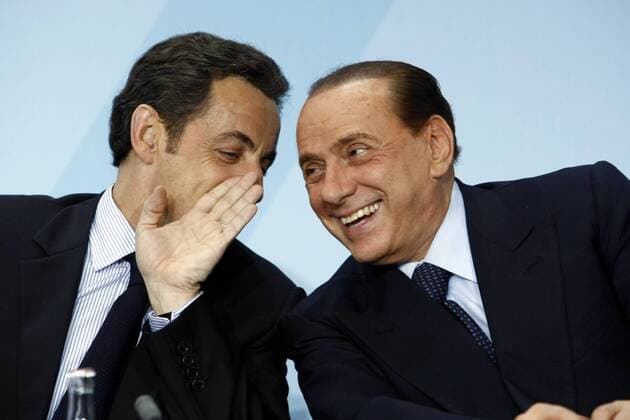 Präsident Nicolas Sarkozy (li., Frankreich) und Ministerpräsident Silvio Berlusconi (Italien) während einer Pressekonferenz am Rande eines G20-Vorbereitungsgipfels der europäischen Staatsoberhäupter in Berlin