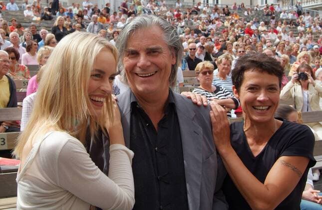 Schauspieler Nina Hoss (li.), Peter Simonischek und Ulrike Folkerts während der Salzburger Festspiele