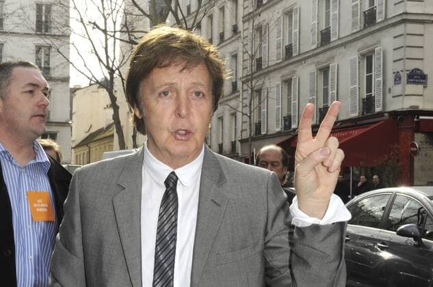 Sänger Paul McCartney anlässlich der Pret-a-porter Modenschau von Designerin Stella McCartney während der Fashion Week in Paris - 