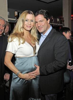Schauspieler Francis Fulton-Smith mit seiner schwangeren Ehefrau Verena Klein beim NDF-Afterwork-Pressecocktail in München